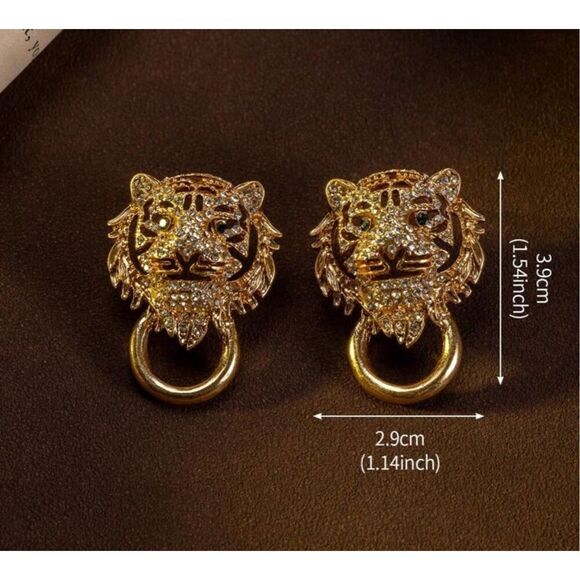 Lion Pierced Earrings - Picture 3 of 7